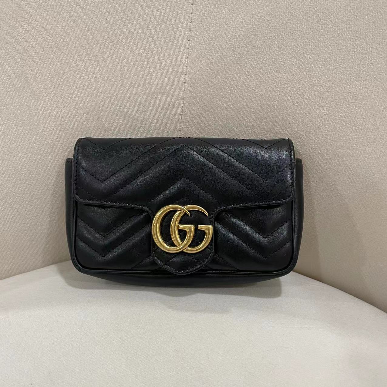 #B00606 GUCCI