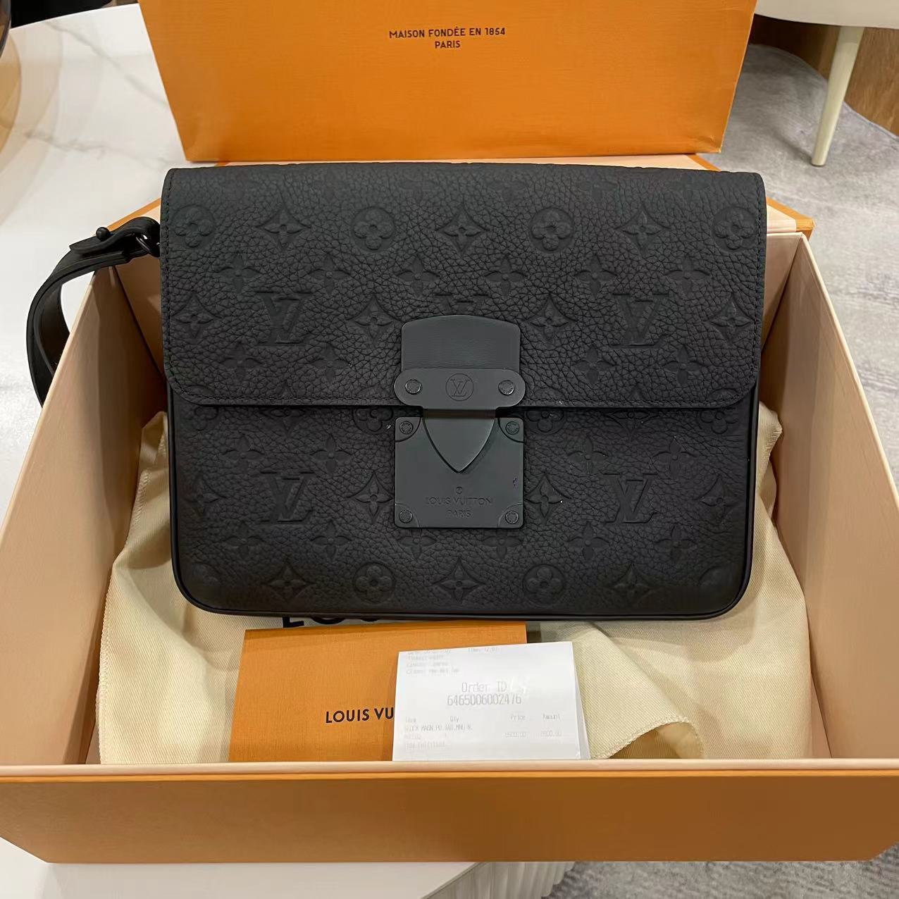 #B00623 LOUIS VUITTON