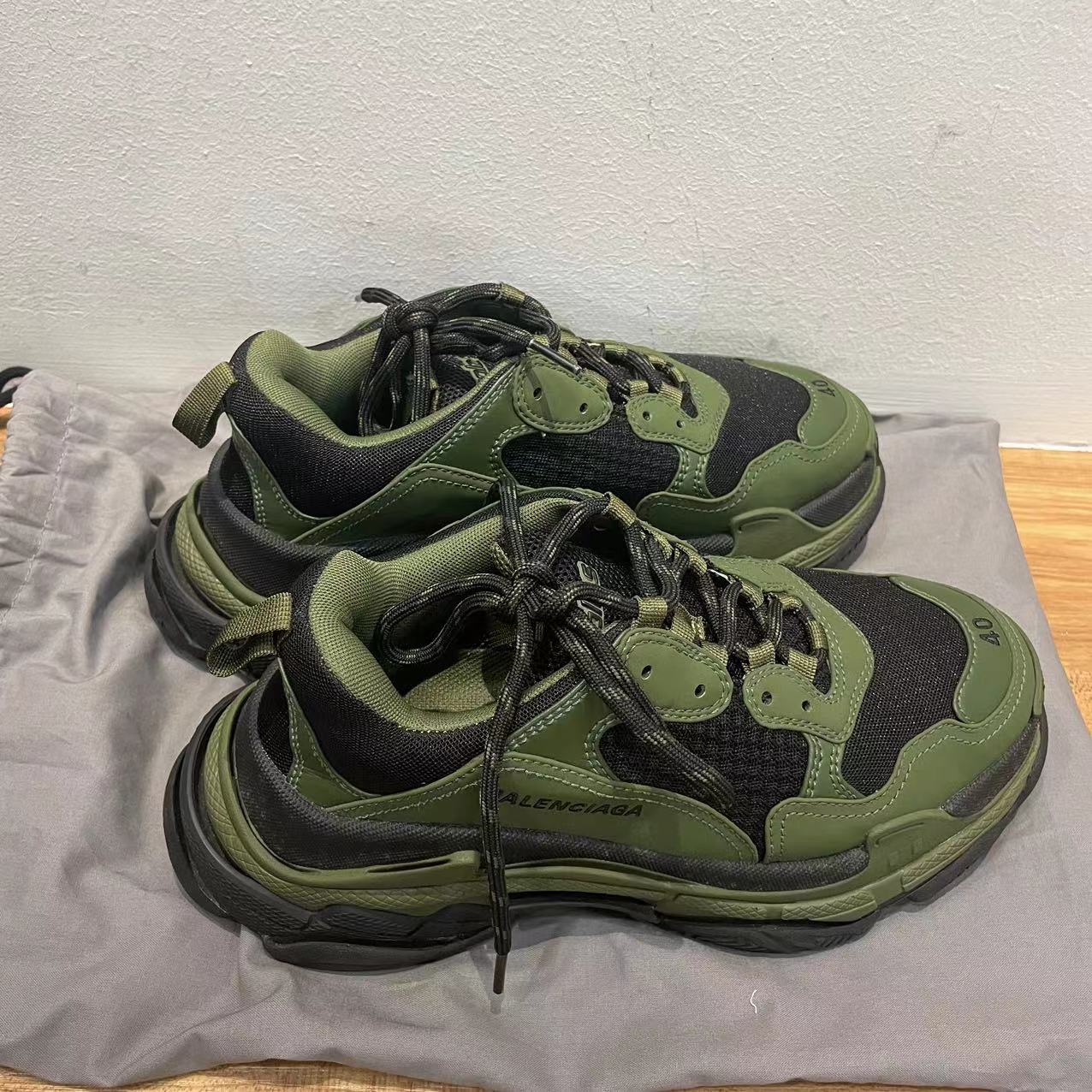 BALENCIAGA