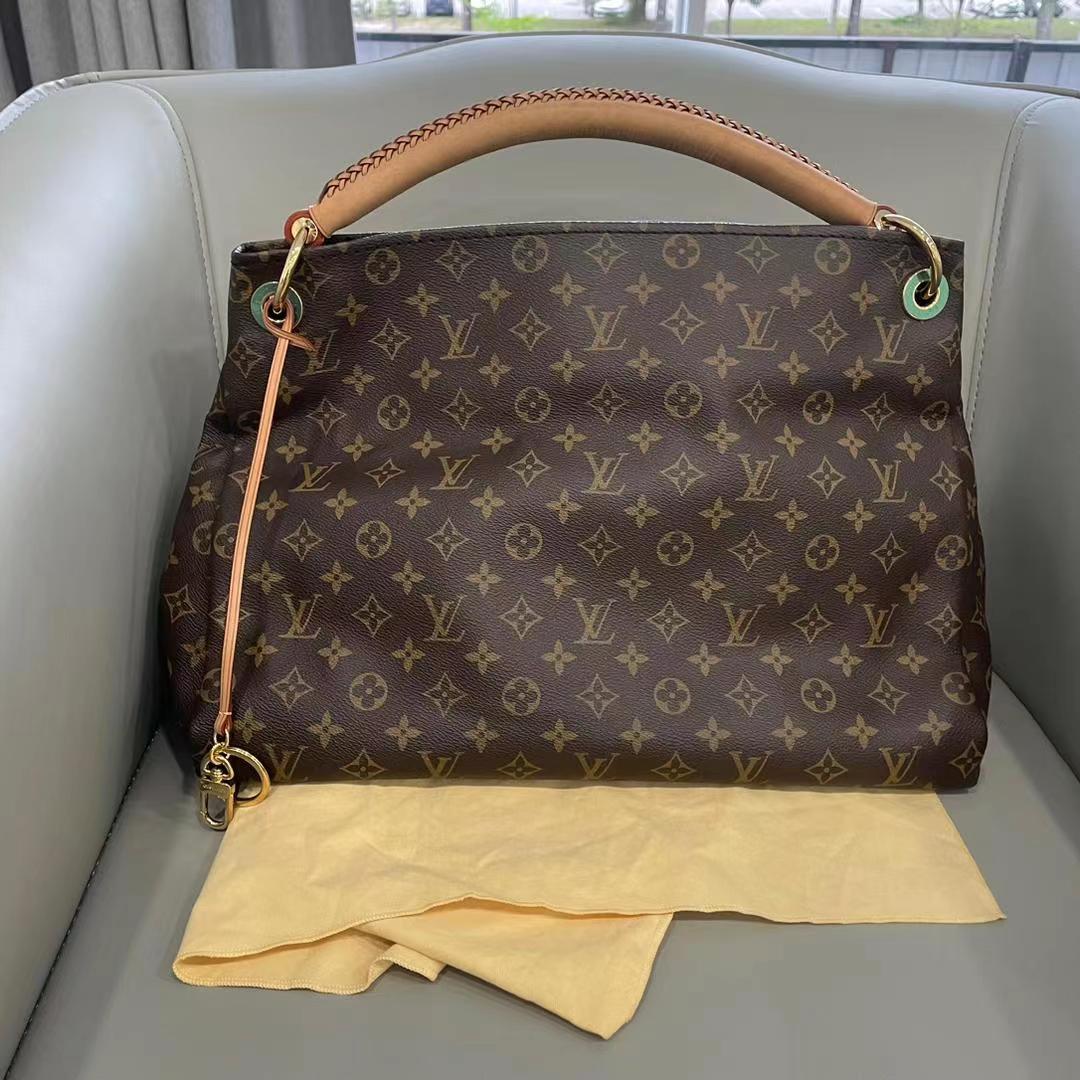 #B00637 LOUIS VUITTON