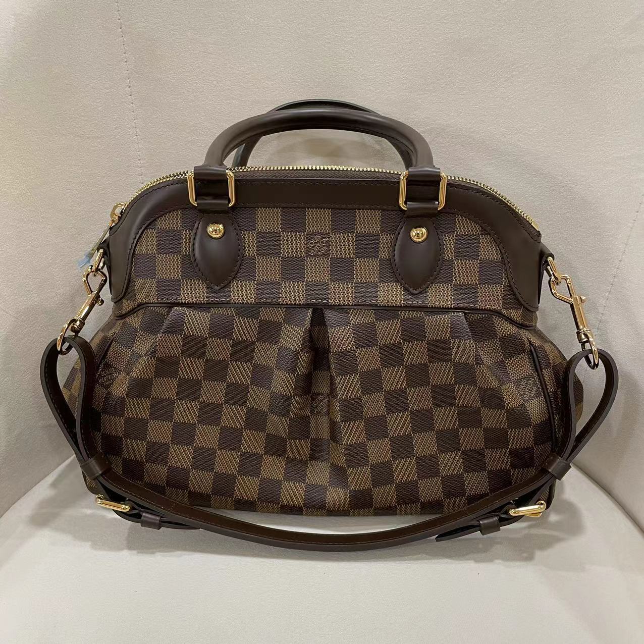 #B00719 LOUIS VUITTON