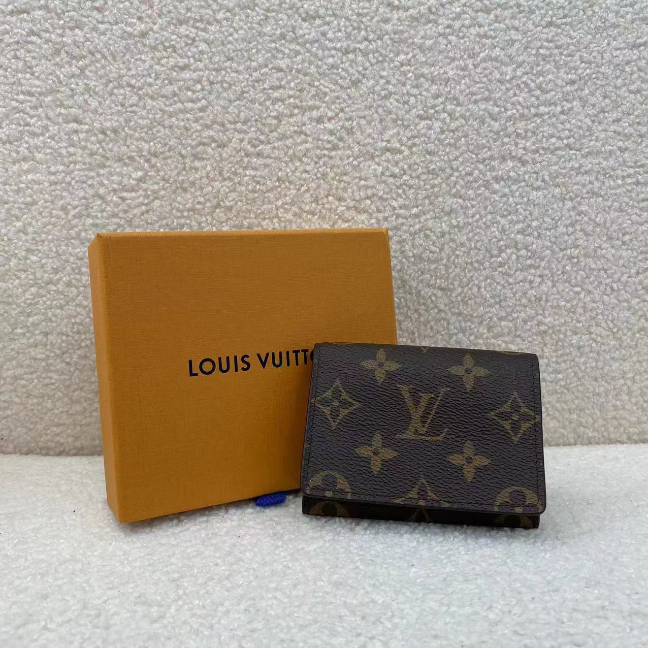 #A524 LOUIS VUITTON