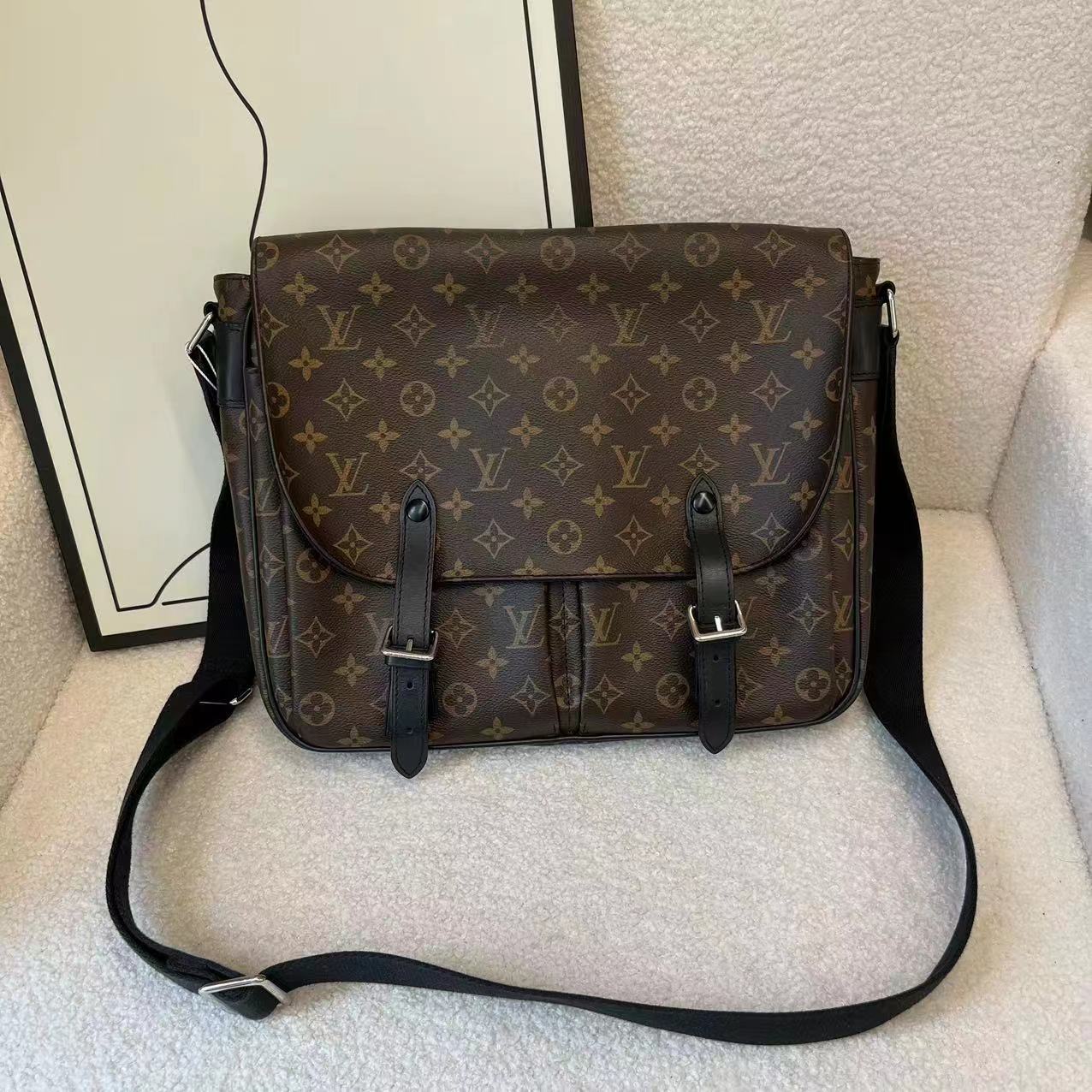 #A541LOUIS VUITTON