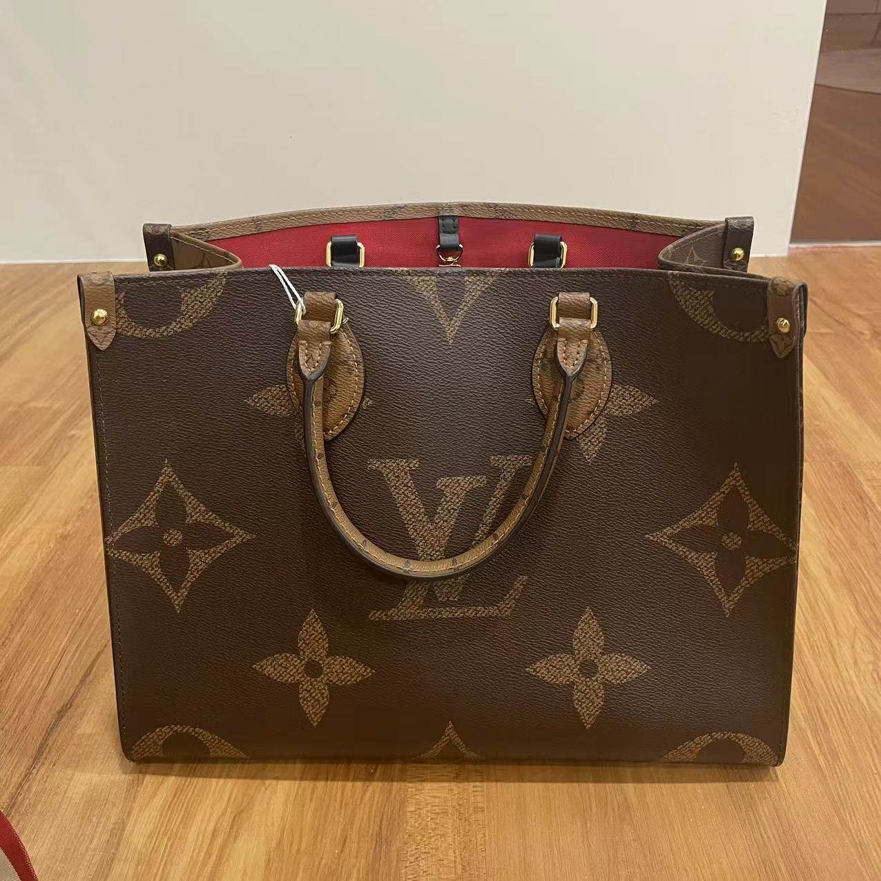 #B00745 LOUIS VUITTON