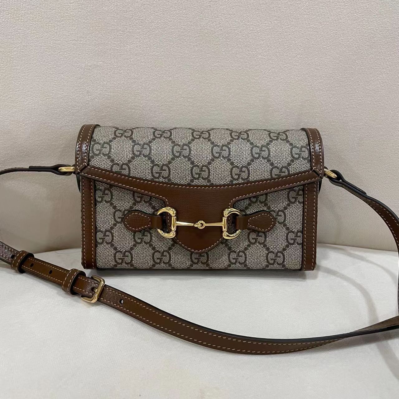 #B00806 GUCCI