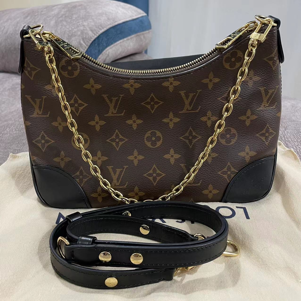 #B00830 LOUIS VUITTON