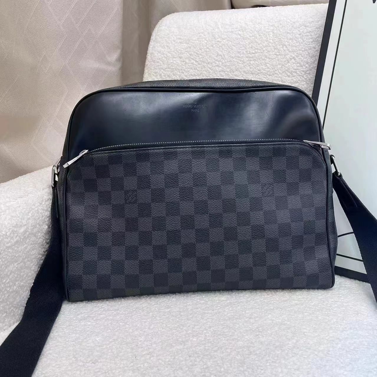 #A837 LOUIS VUITTON