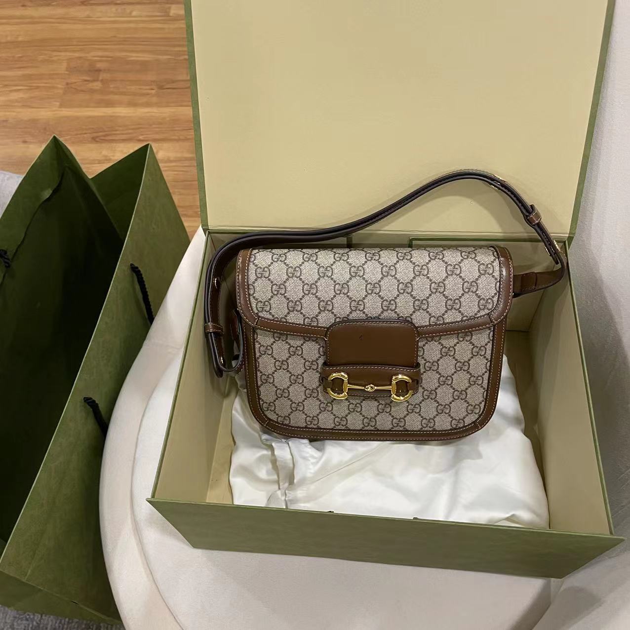 #B00941 GUCCI