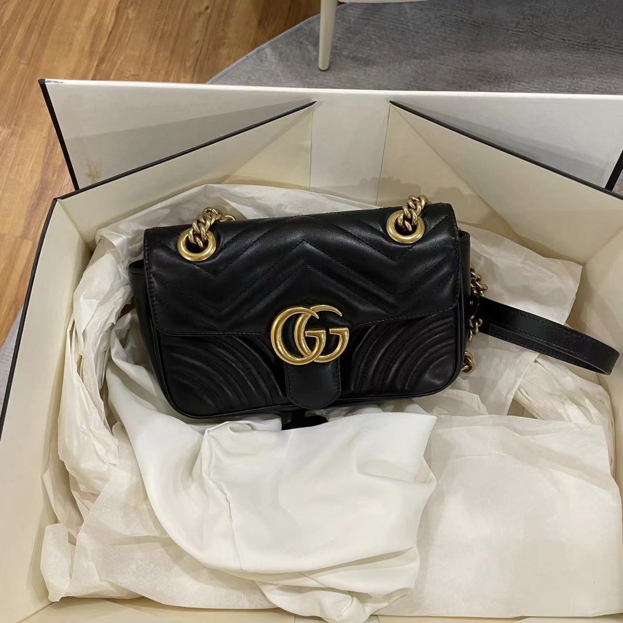 #B00940 GUCCI