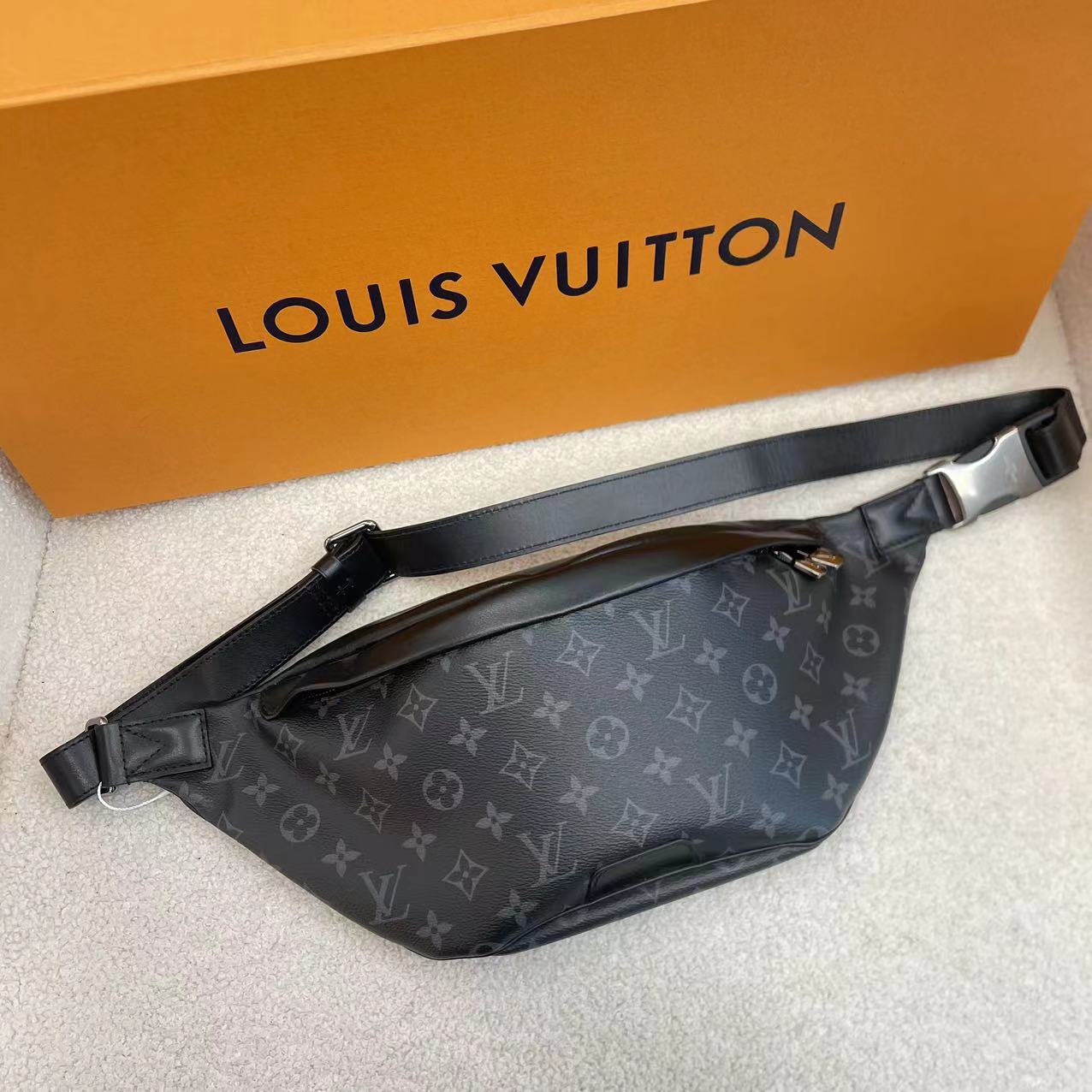 #A963 LOUIS VUITTION