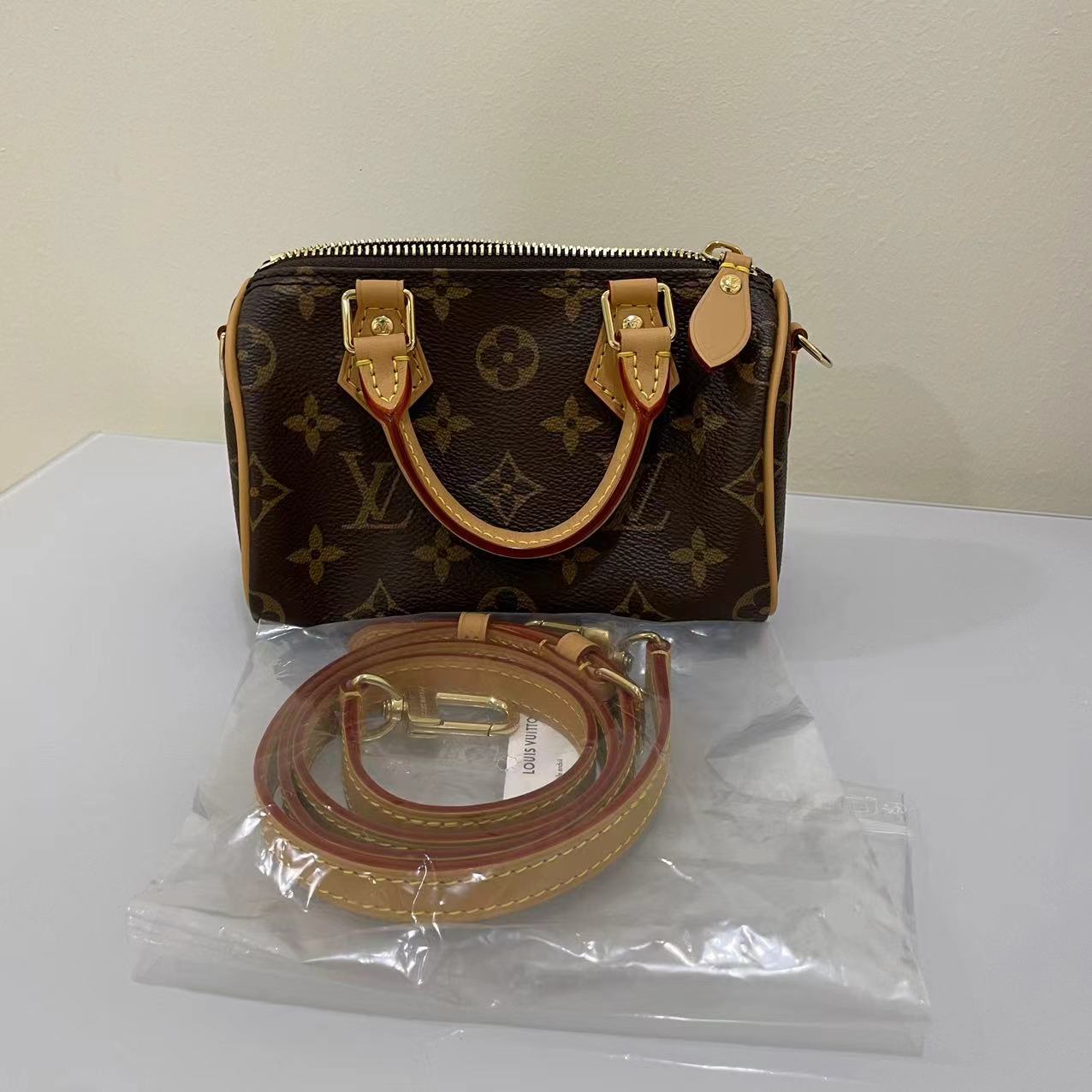 #B01080 LOUIS VUITTON