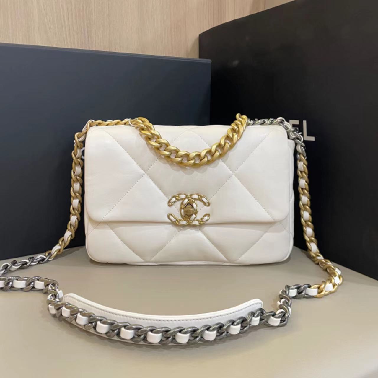 #A1030 CHANEL