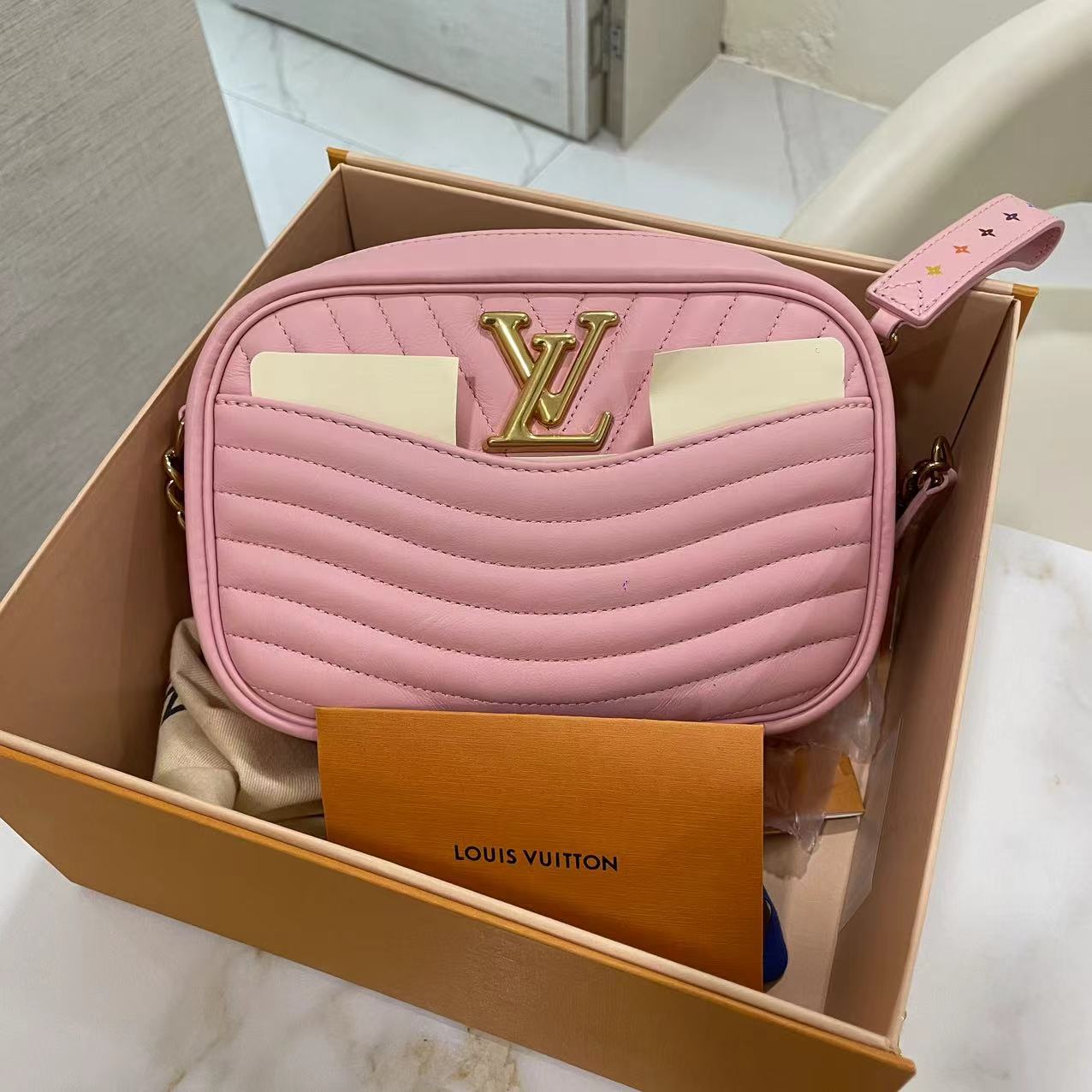 #B01110 LOUIS VUITTON