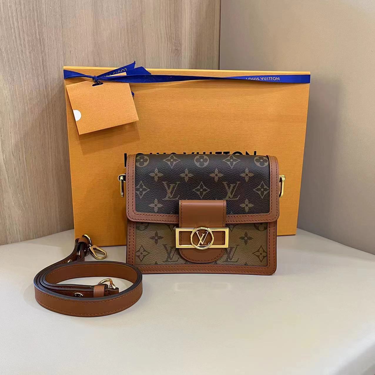 #A1036 LOUIS VUITTON