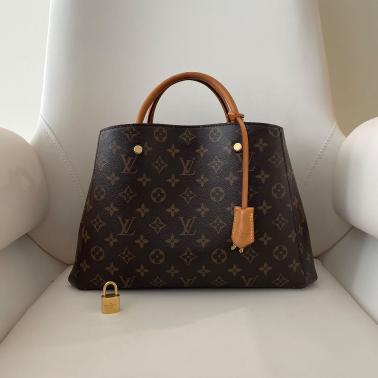 #A1060 Louis Vuitton