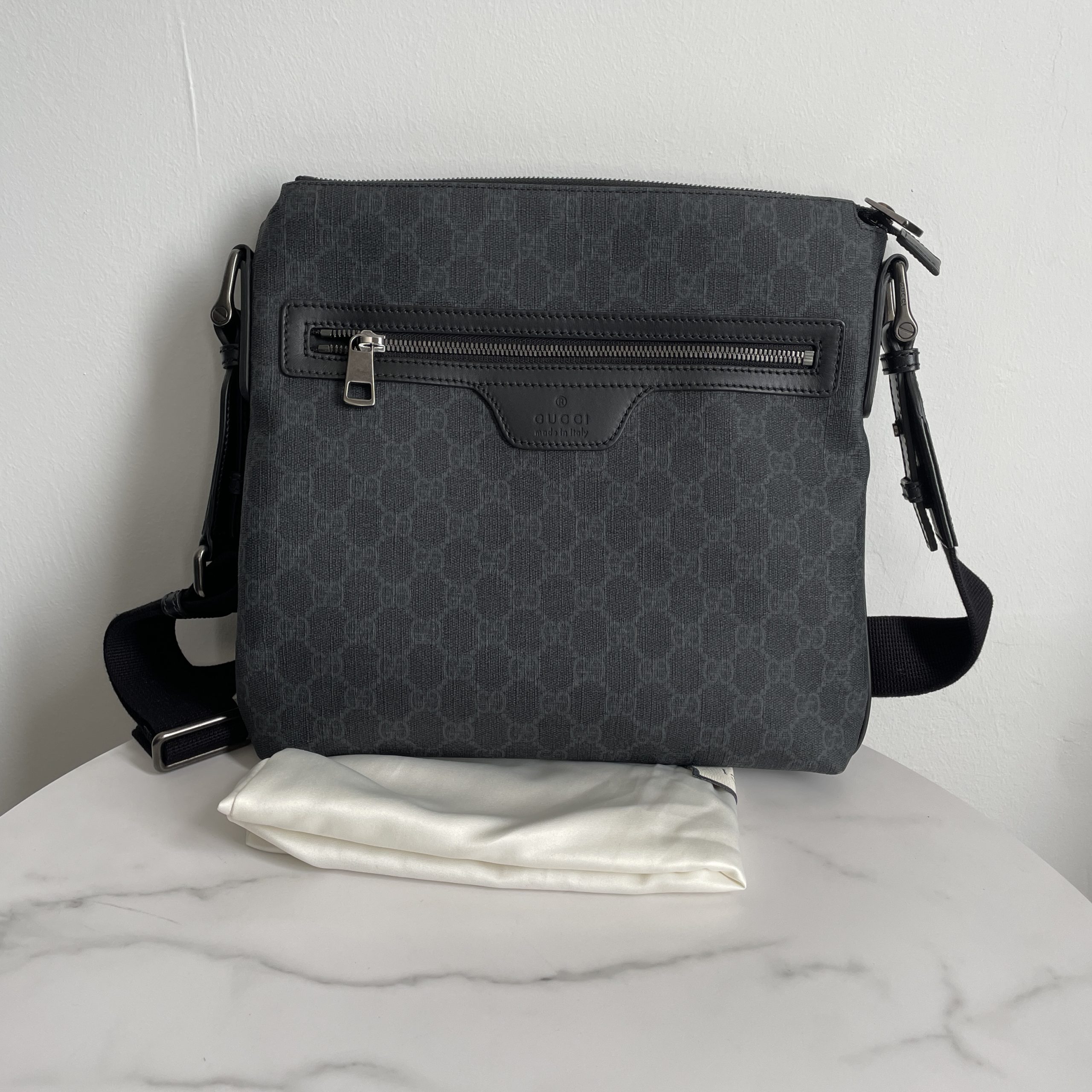 #B01132 GUCCI