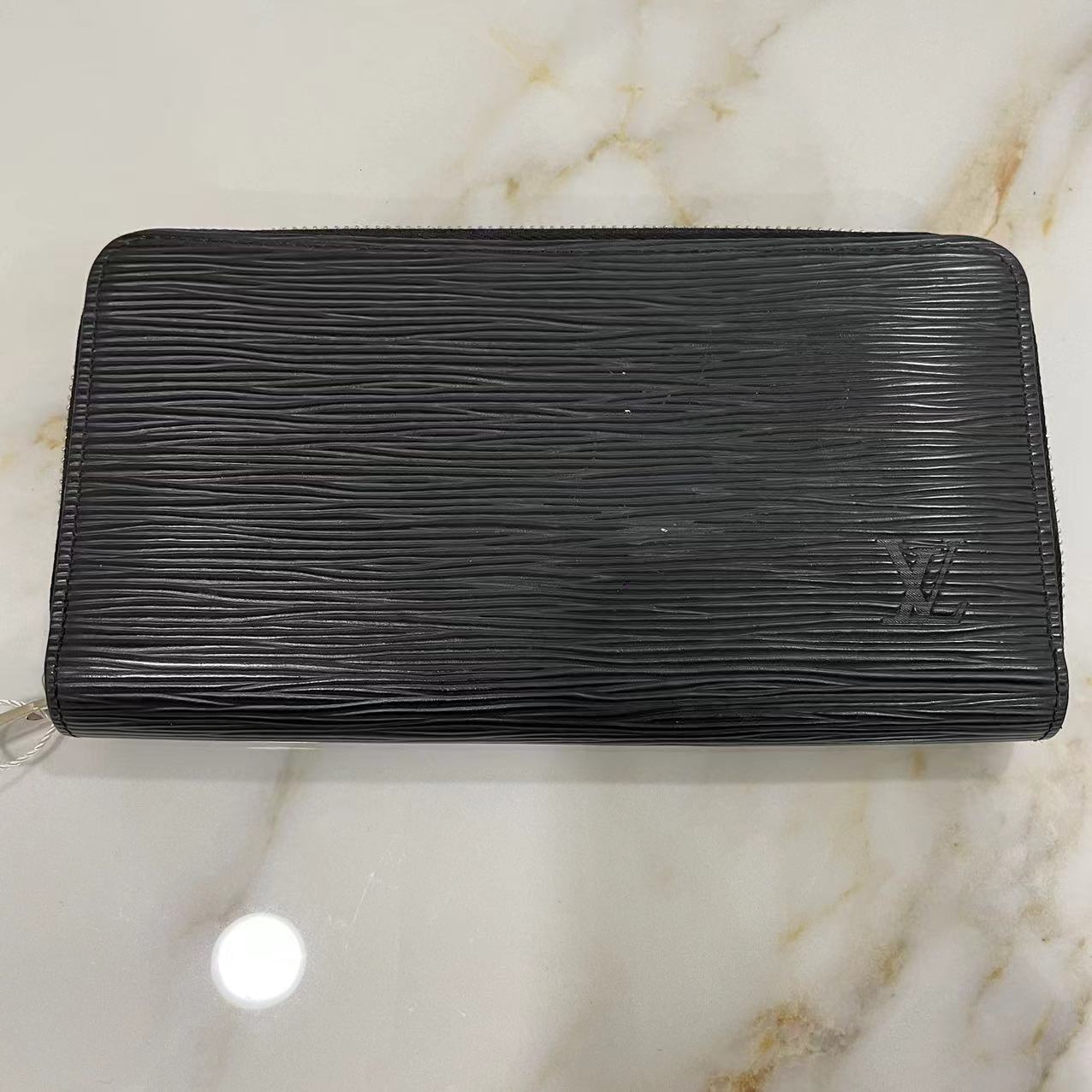 #B01169 LOUIS VUITTON