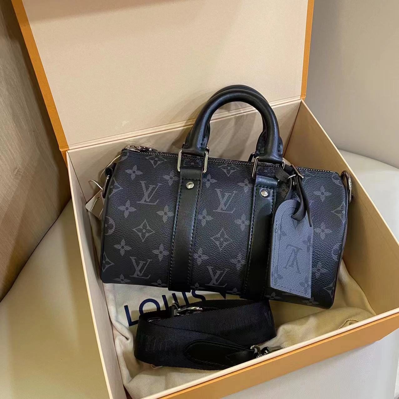 #A1083 LOUIS VUITTON