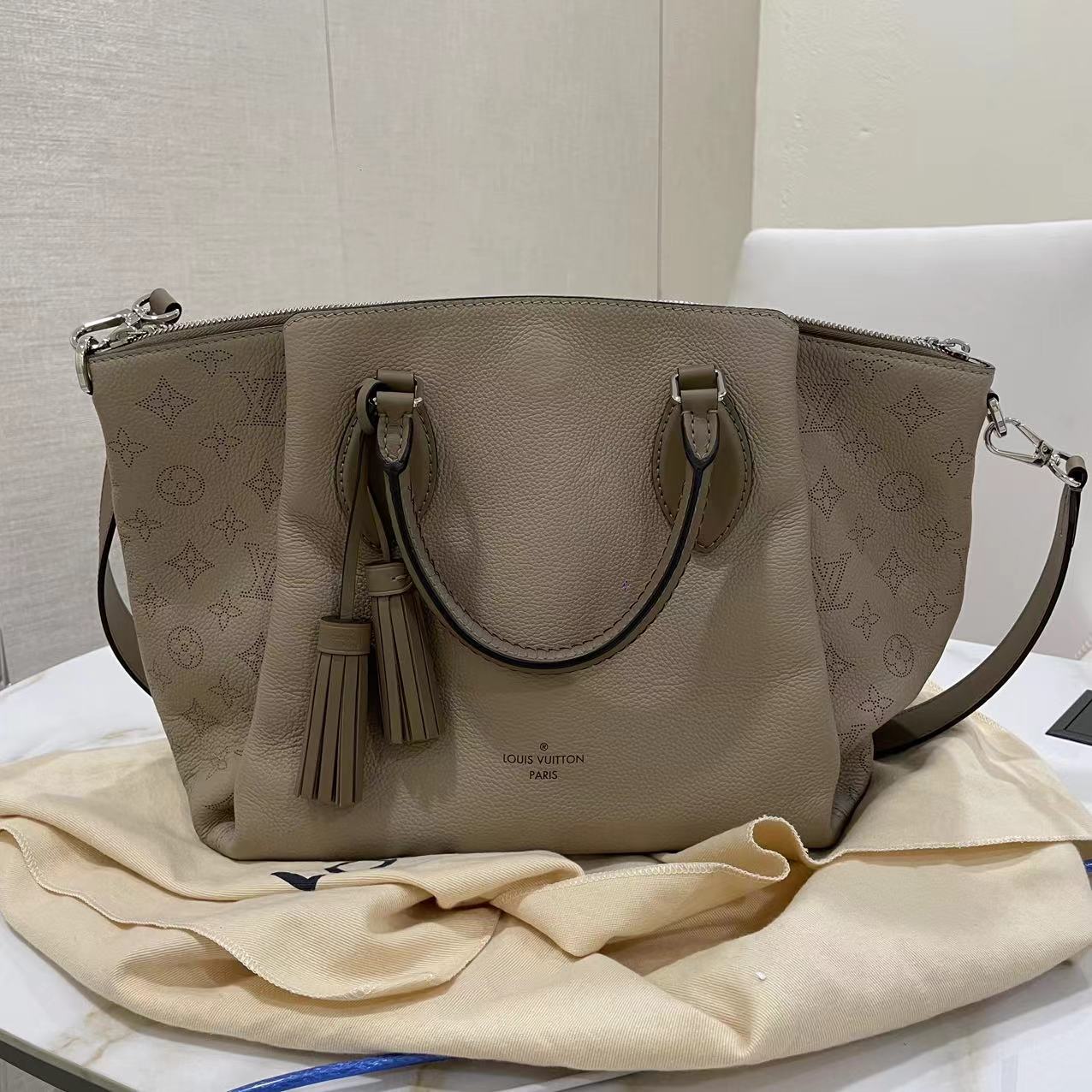 #B01129 LOUIS VUITTON