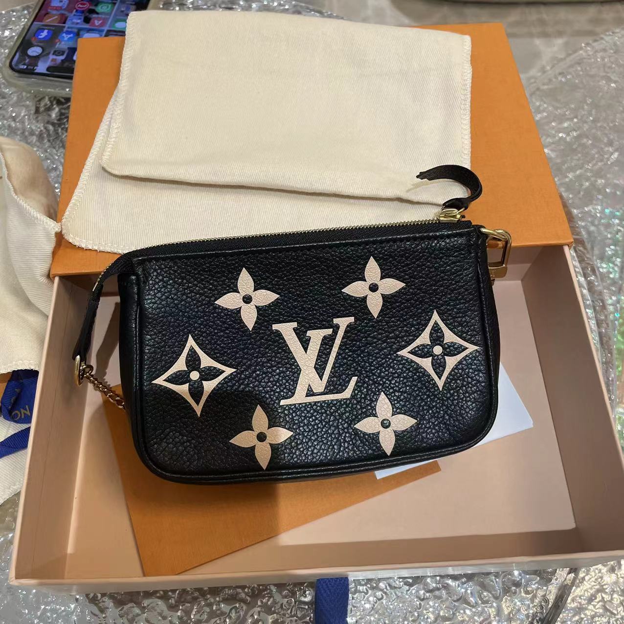 #B01142 LOUIS VUITTON