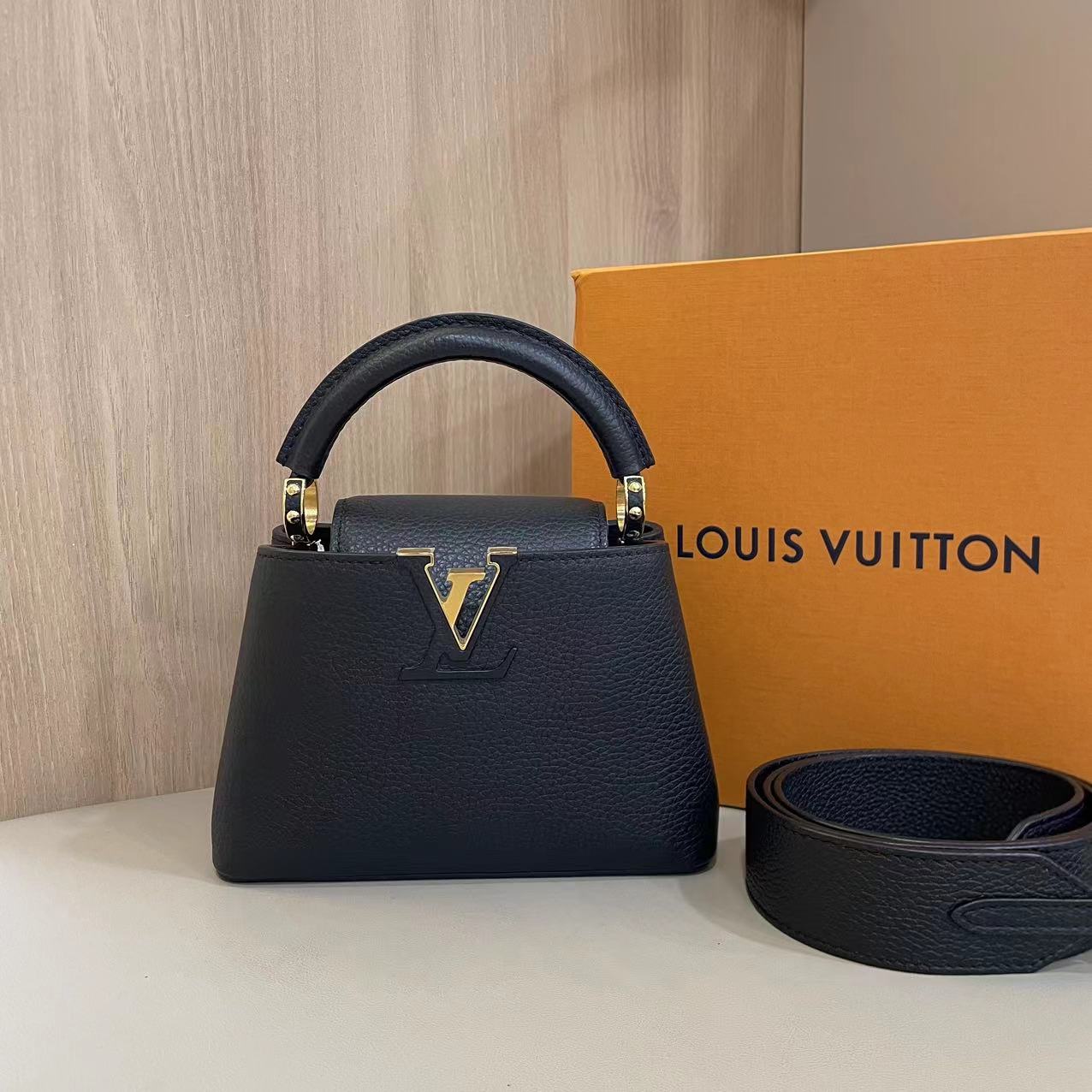 #A1120 Louis Vuitton