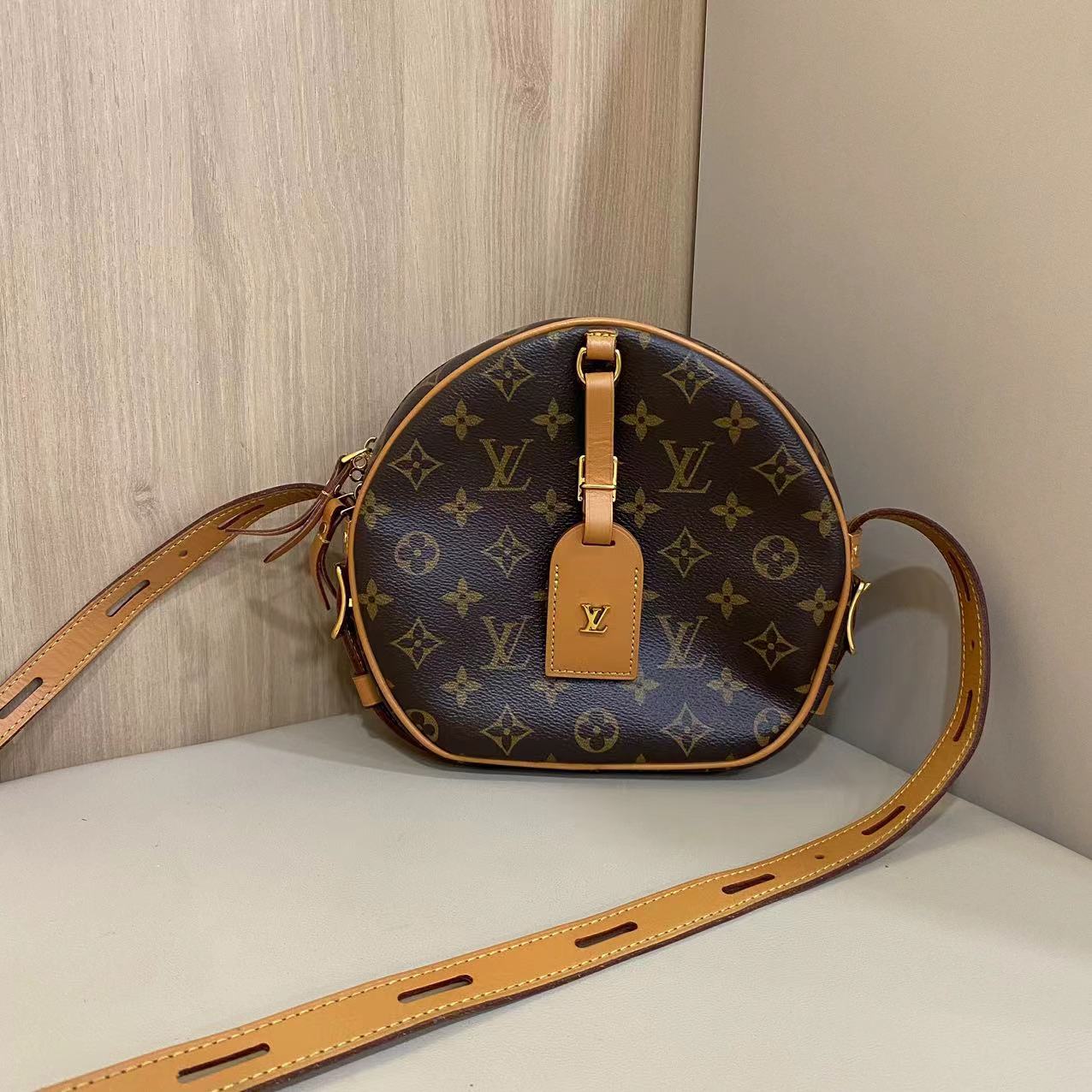 #A1176 LOUIS VUITTON