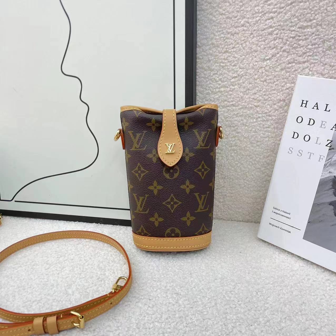 #A1189 LOUIS VUITTON