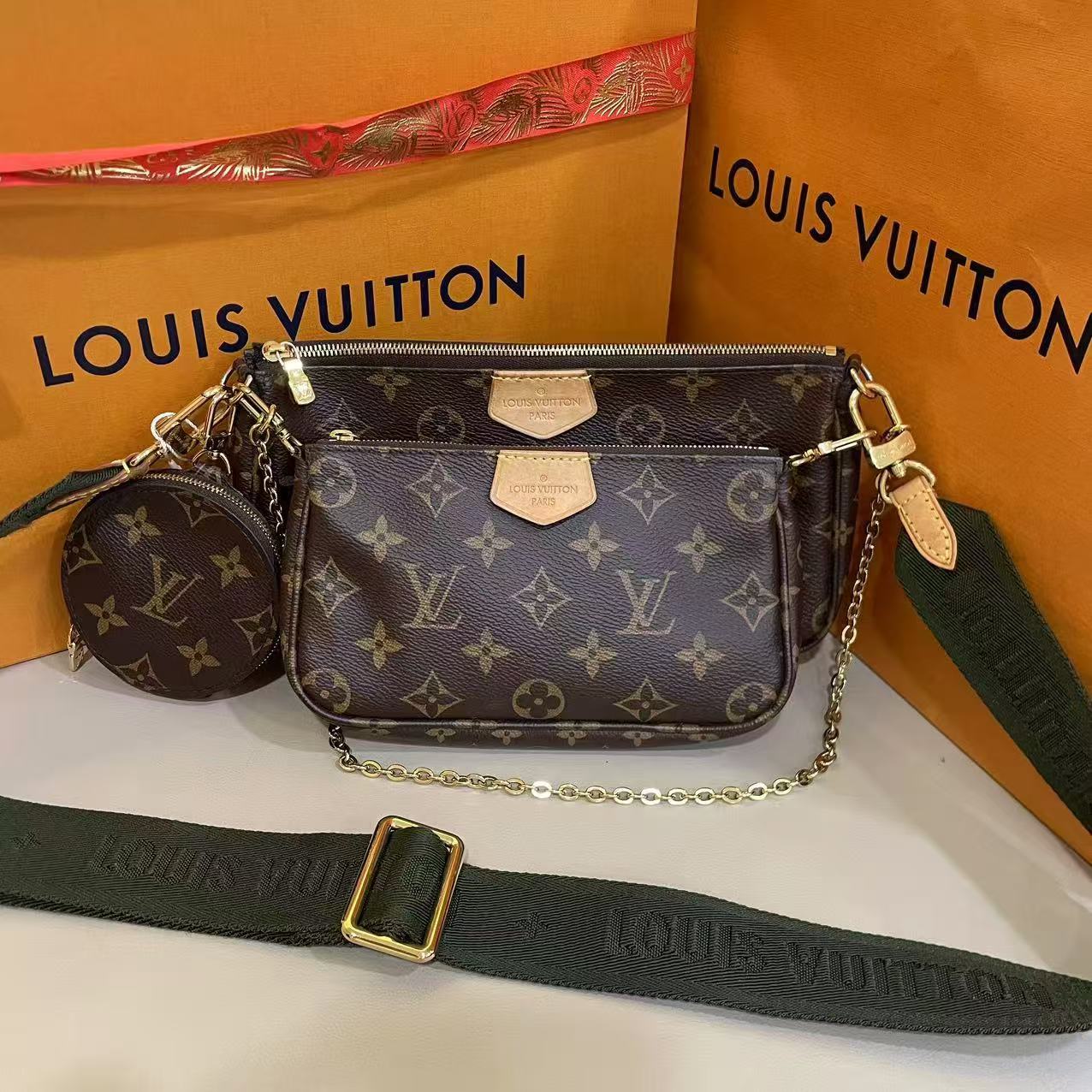 #A1222 LOUIS VUITTON