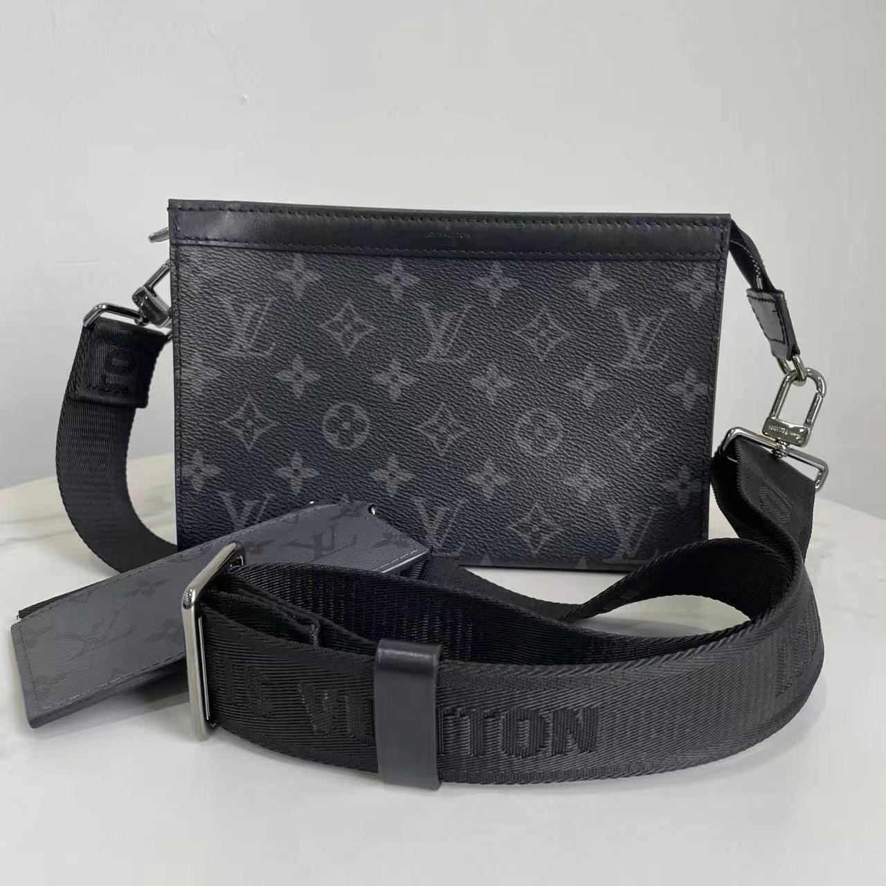 #B01198 LOUIS VUITTON