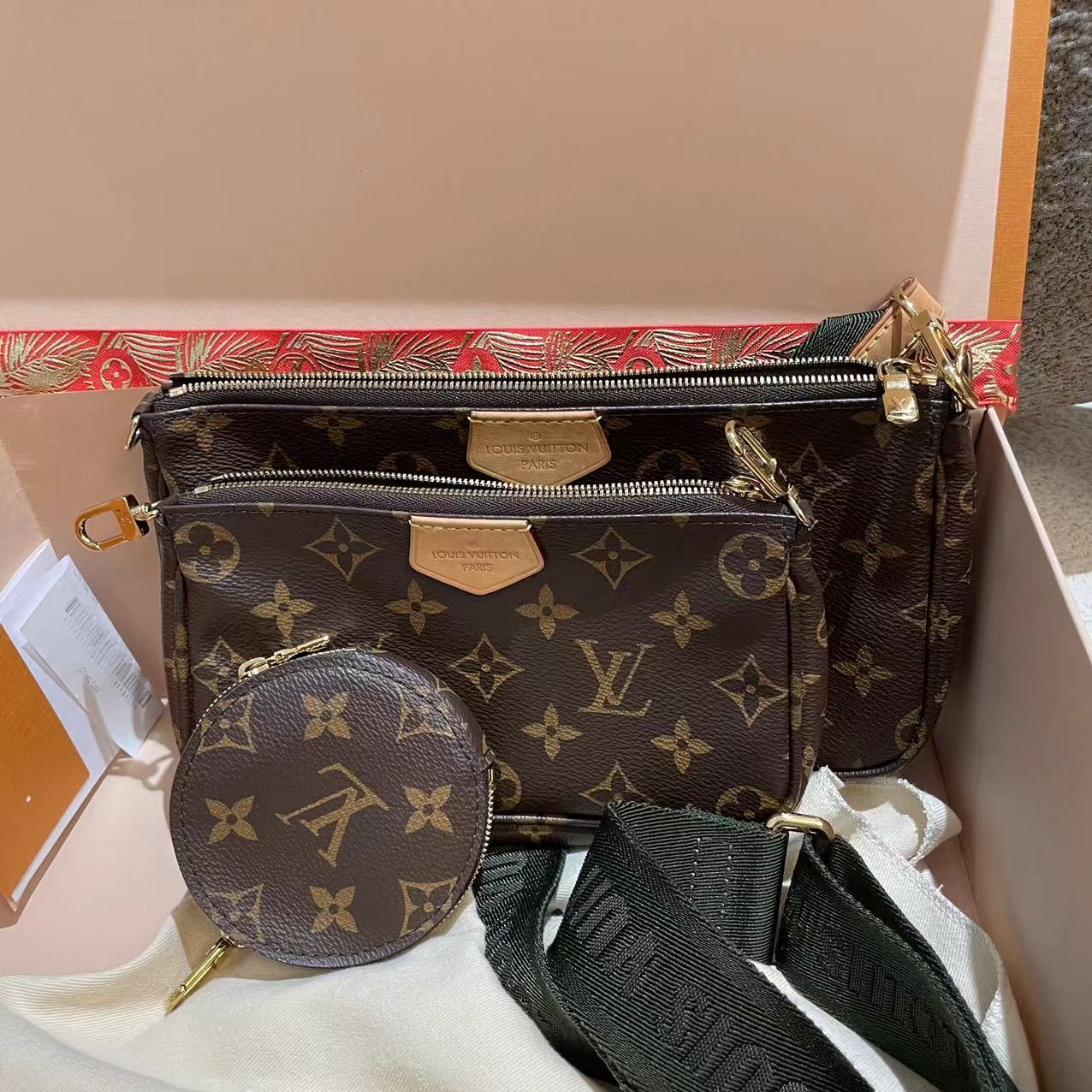 #B01210 LOUIS VUITTON
