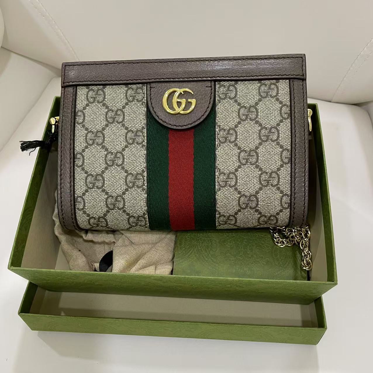 #B01237 GUCCI