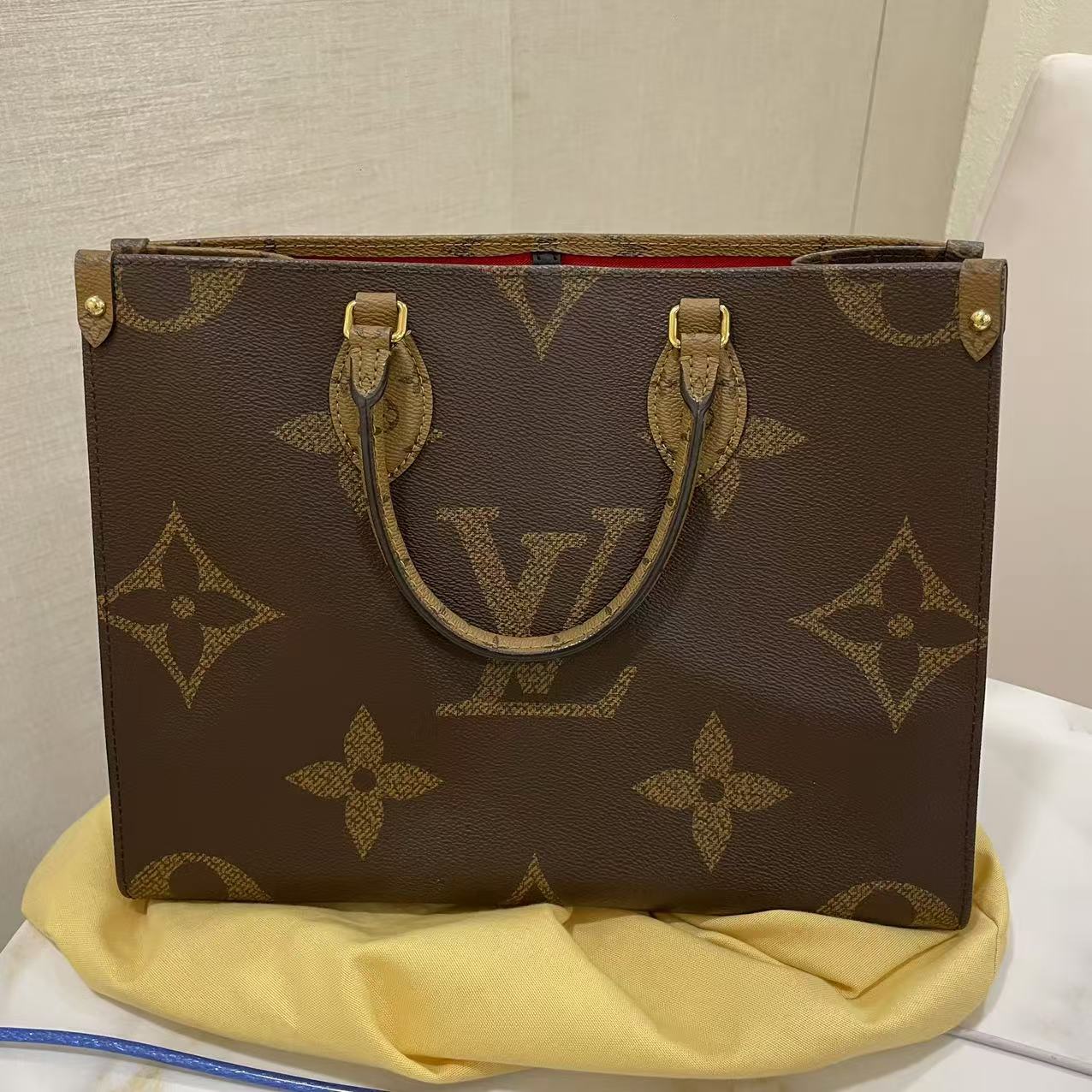 #B01268 LOUIS VUITTON