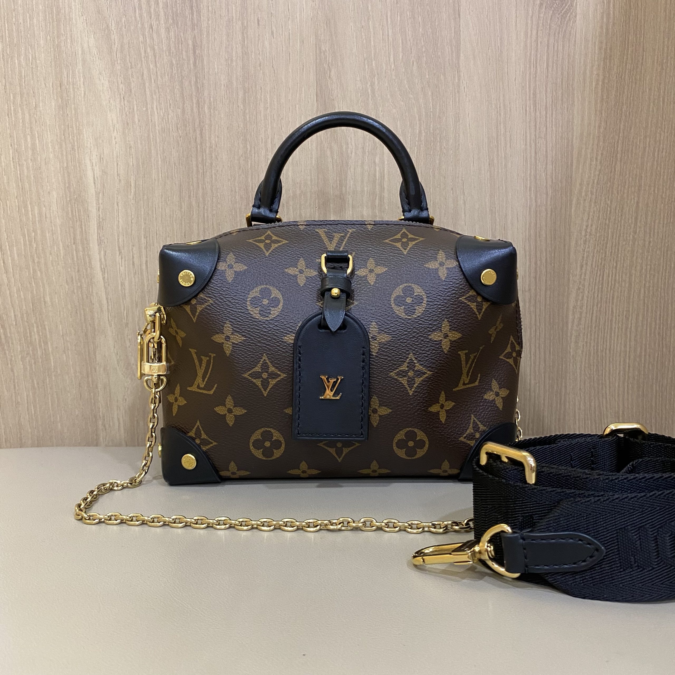 #A1332 LOUIS VUITTON
