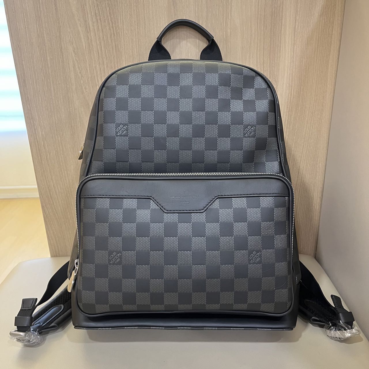 #A1330 LOUIS VUITTON
