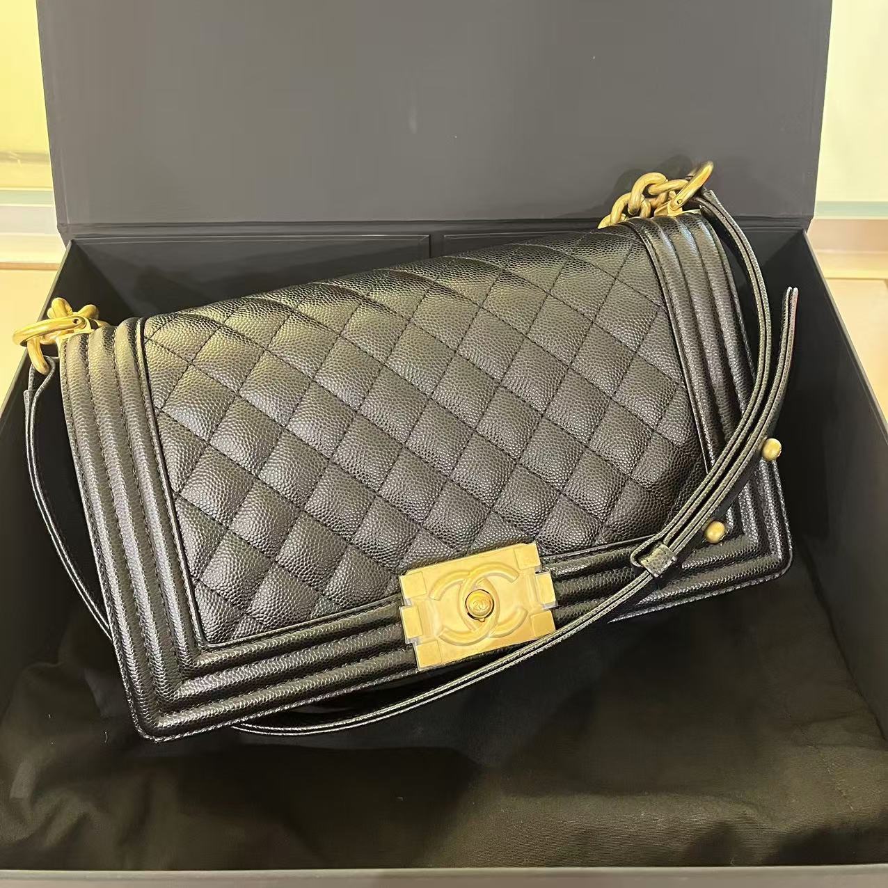 #A1386 CHANEL
