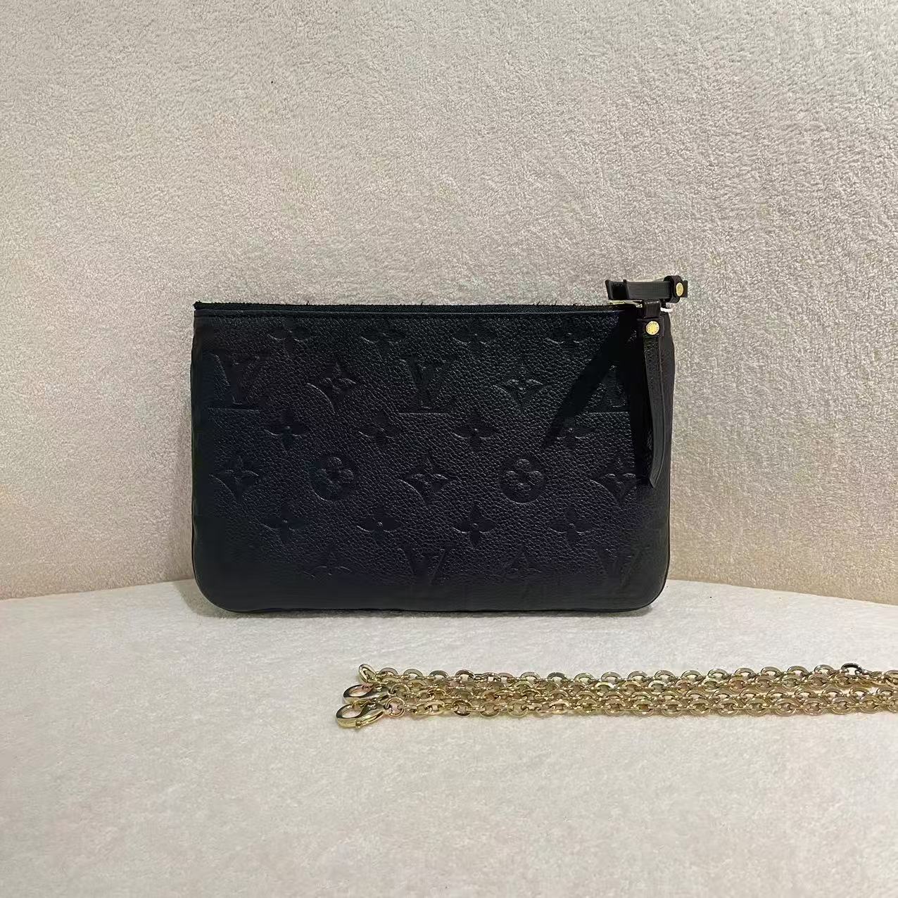 #A1440 LOUIS VUITTON