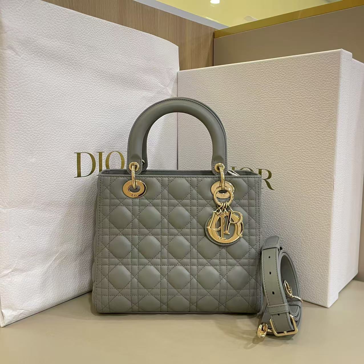 #A1432 DIOR