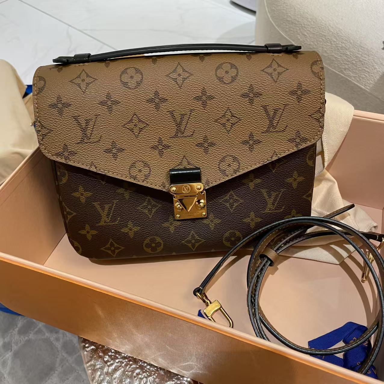 #B01294 LOUIS VUITTON