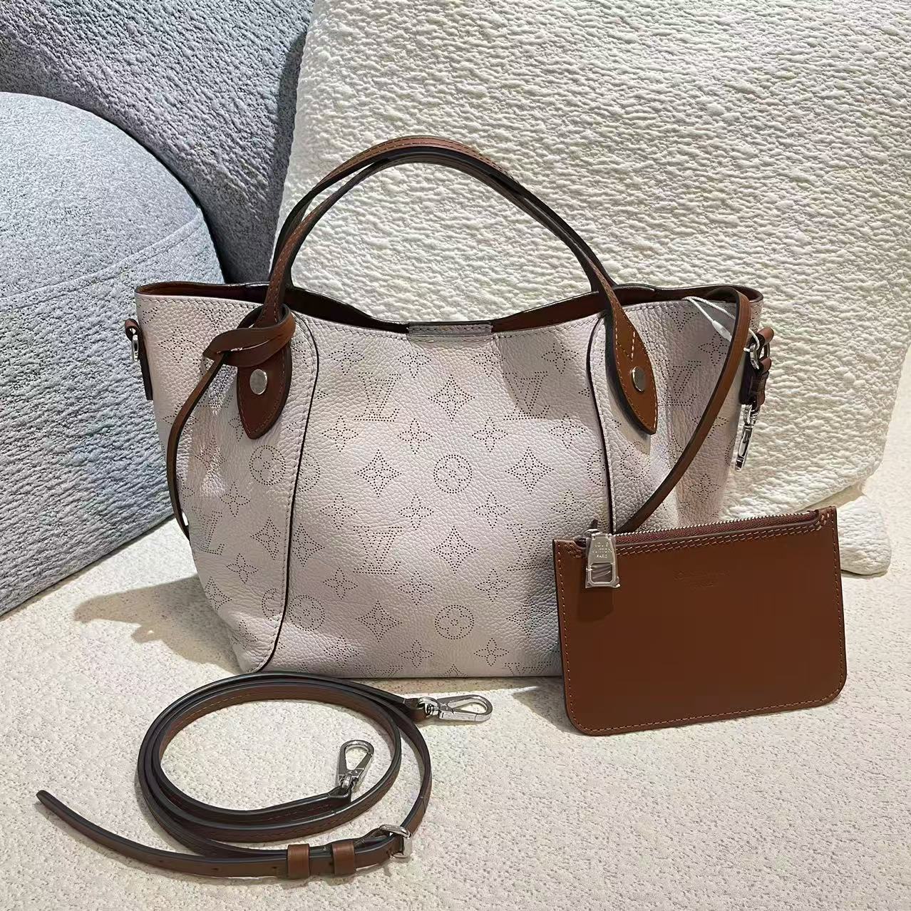 #A1495 LOUIS VUITTON