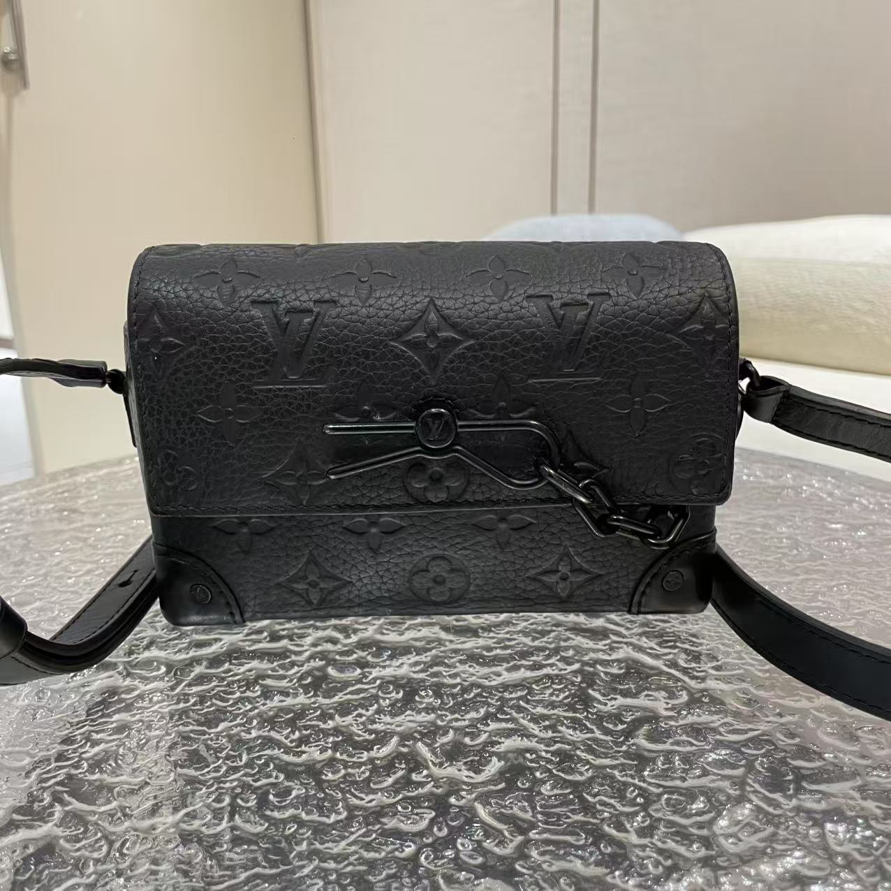 #B01348 LOUIS VUITTON