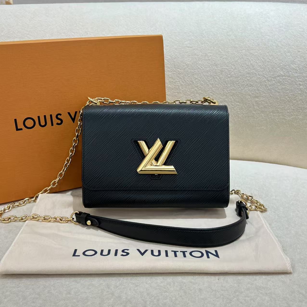 #A1551 LOUIS VUITTON
