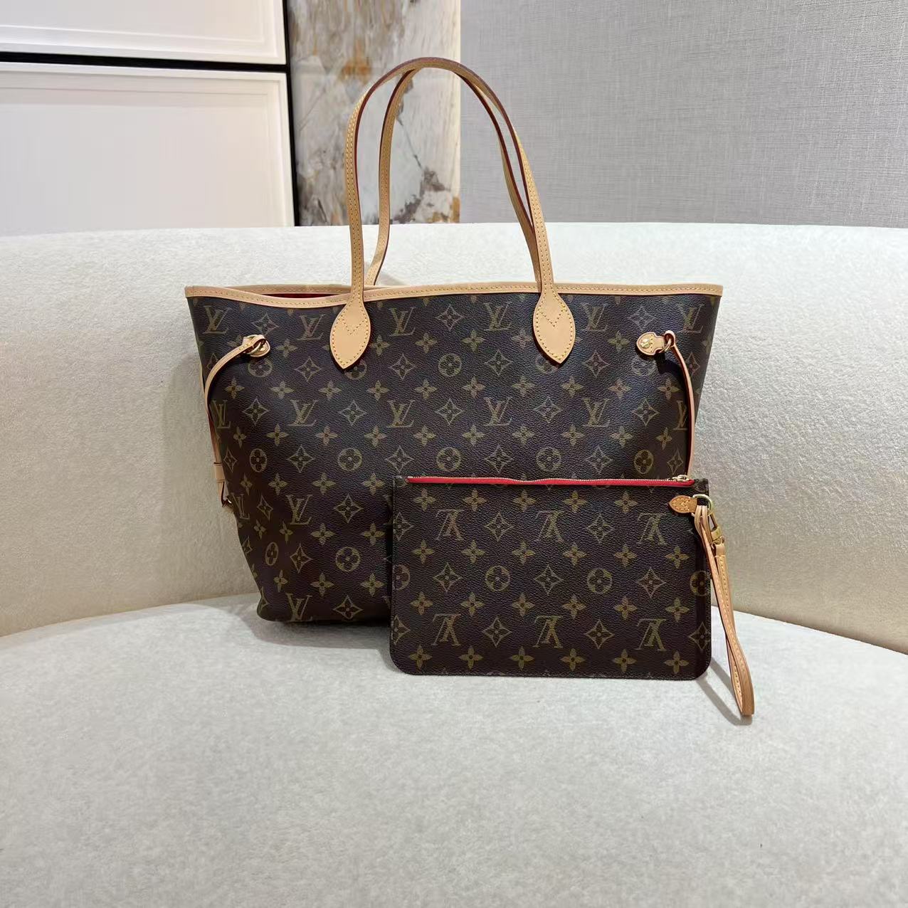 #A1555 LOUIS VUITTON