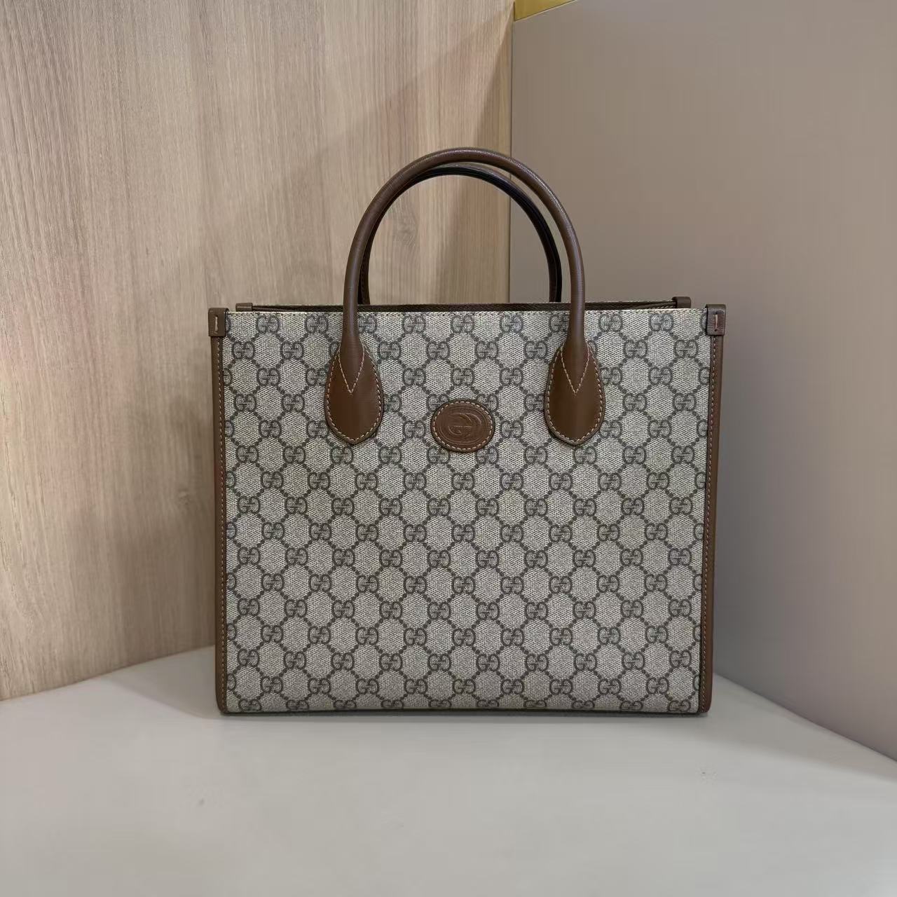 #A1573 GUCCI