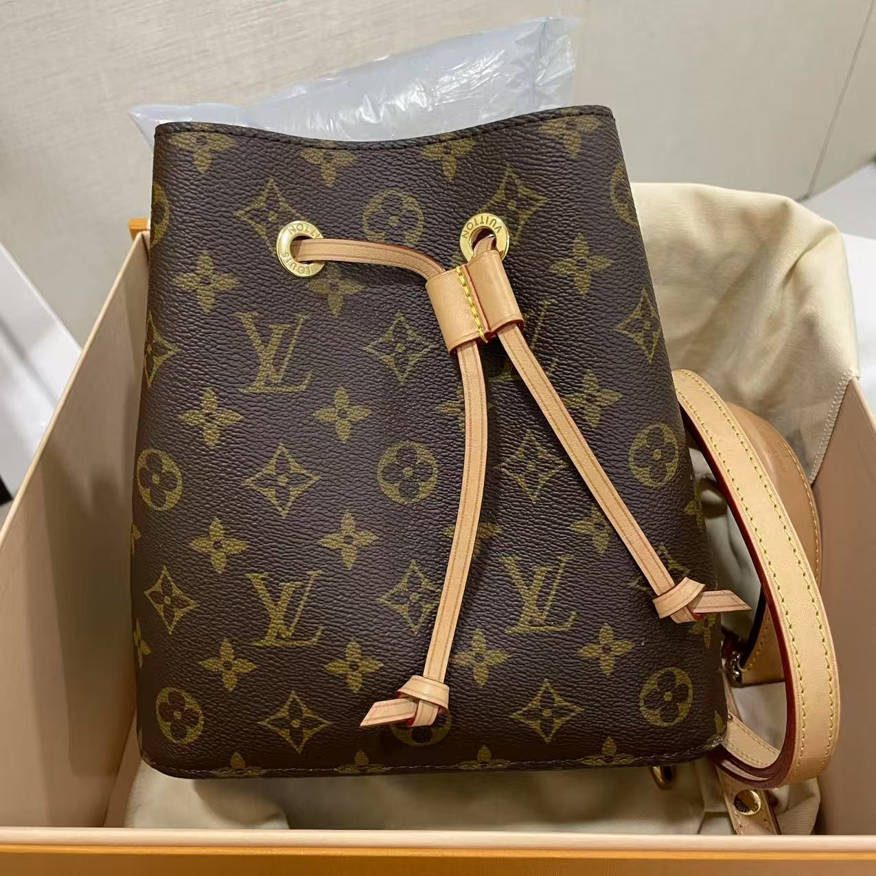 #B01381 LOUIS VUITTON
