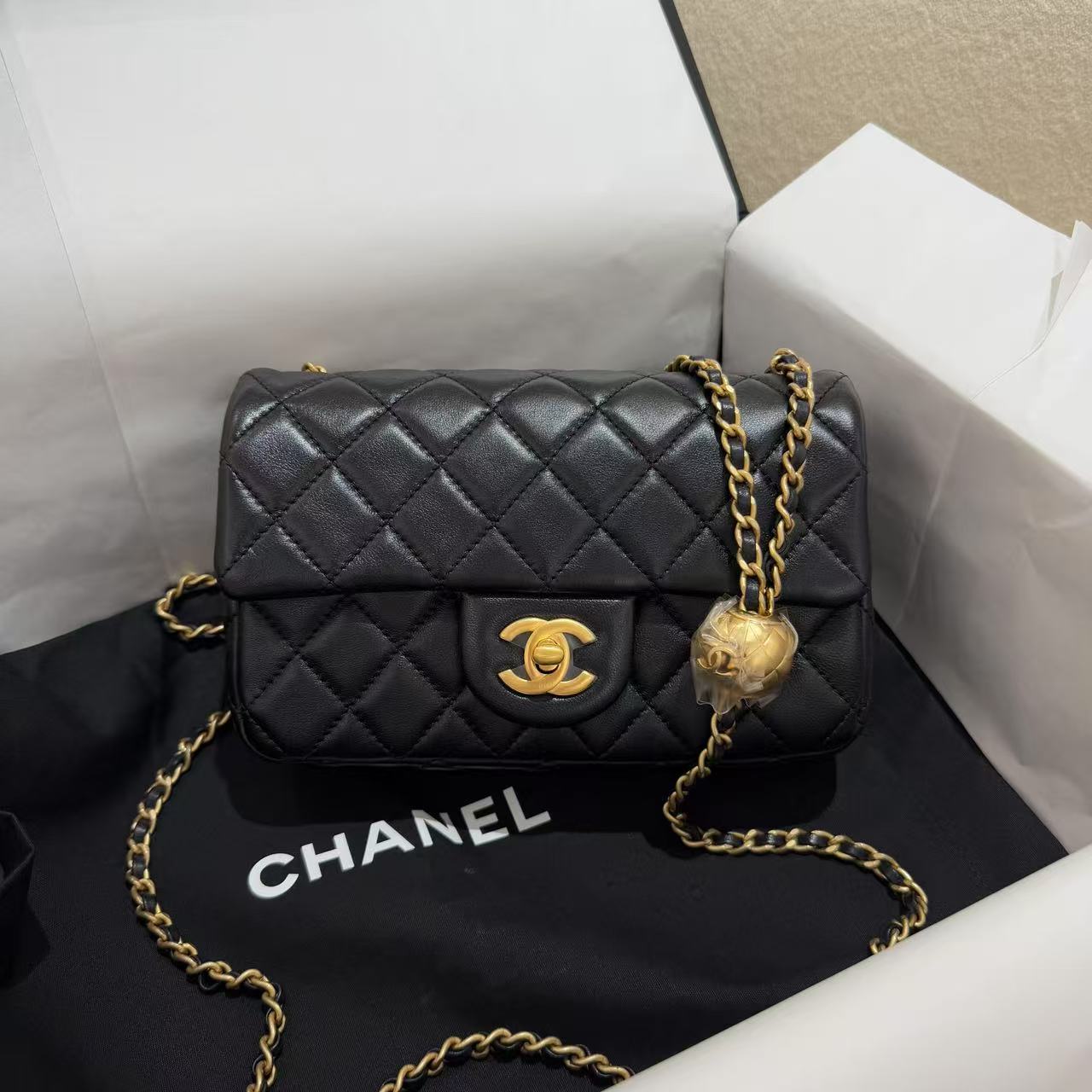 #A1651 CHANEL