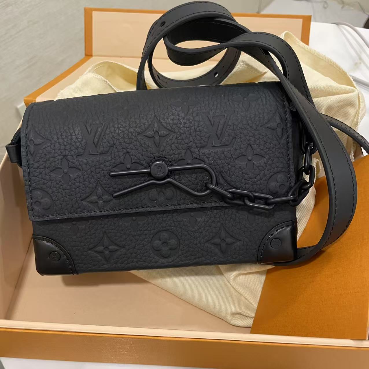 #B01476 LOUIS VUITTON