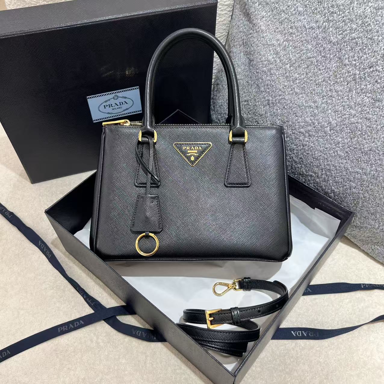 #A1676 PRADA