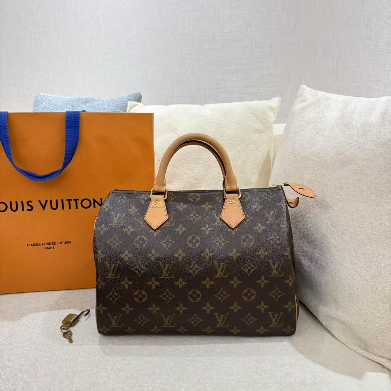 #A1739 LOUIS VUITTON