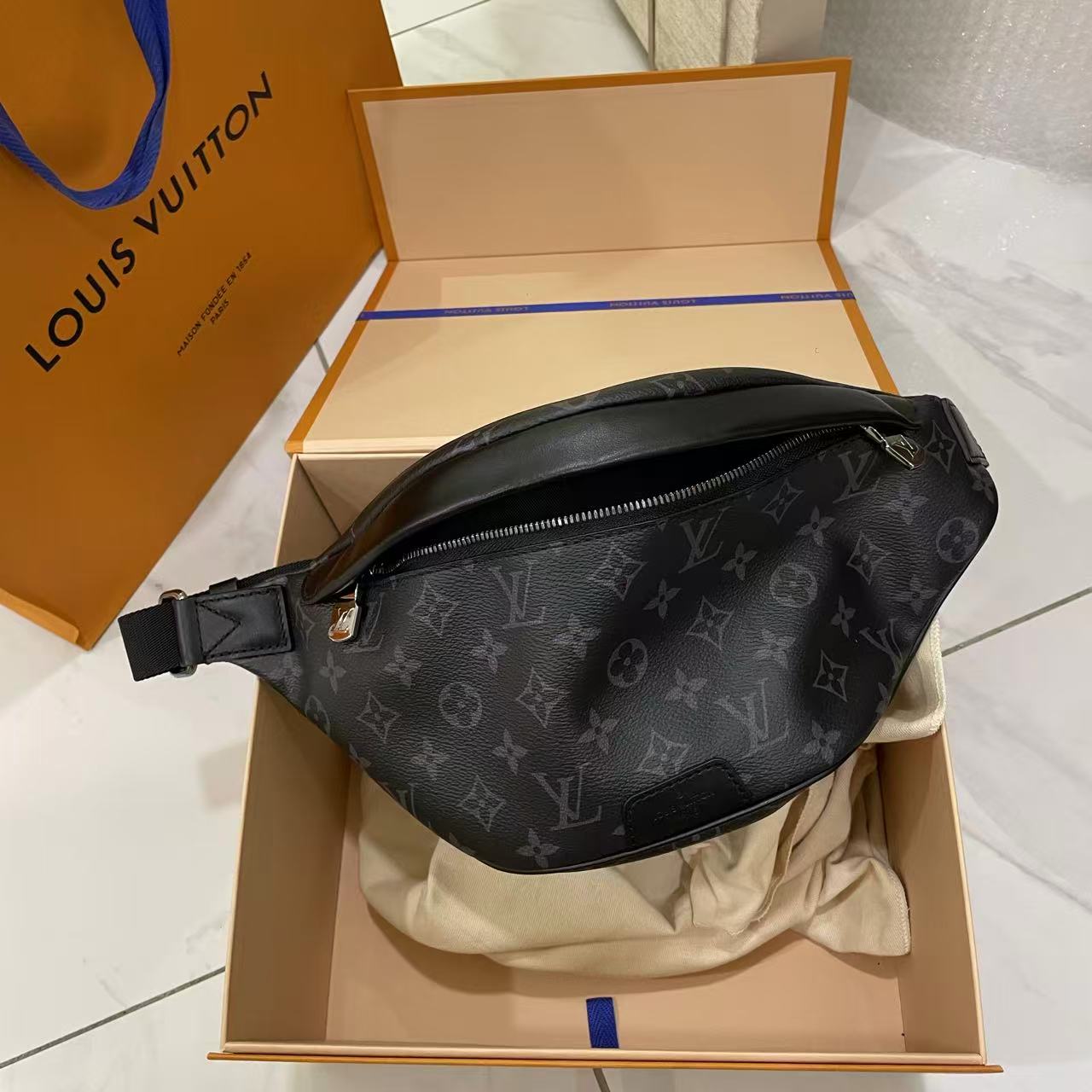 #B01534 LOUIS VUITTON