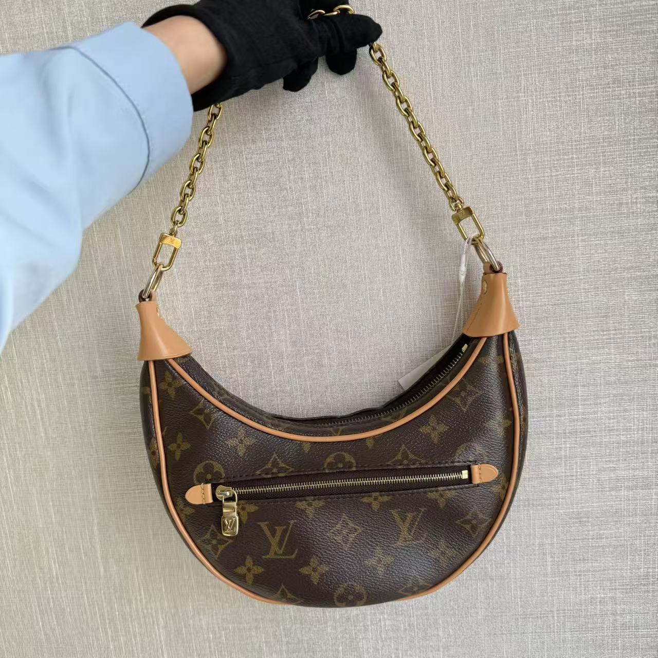 #A1798 LOUIS VUITTON